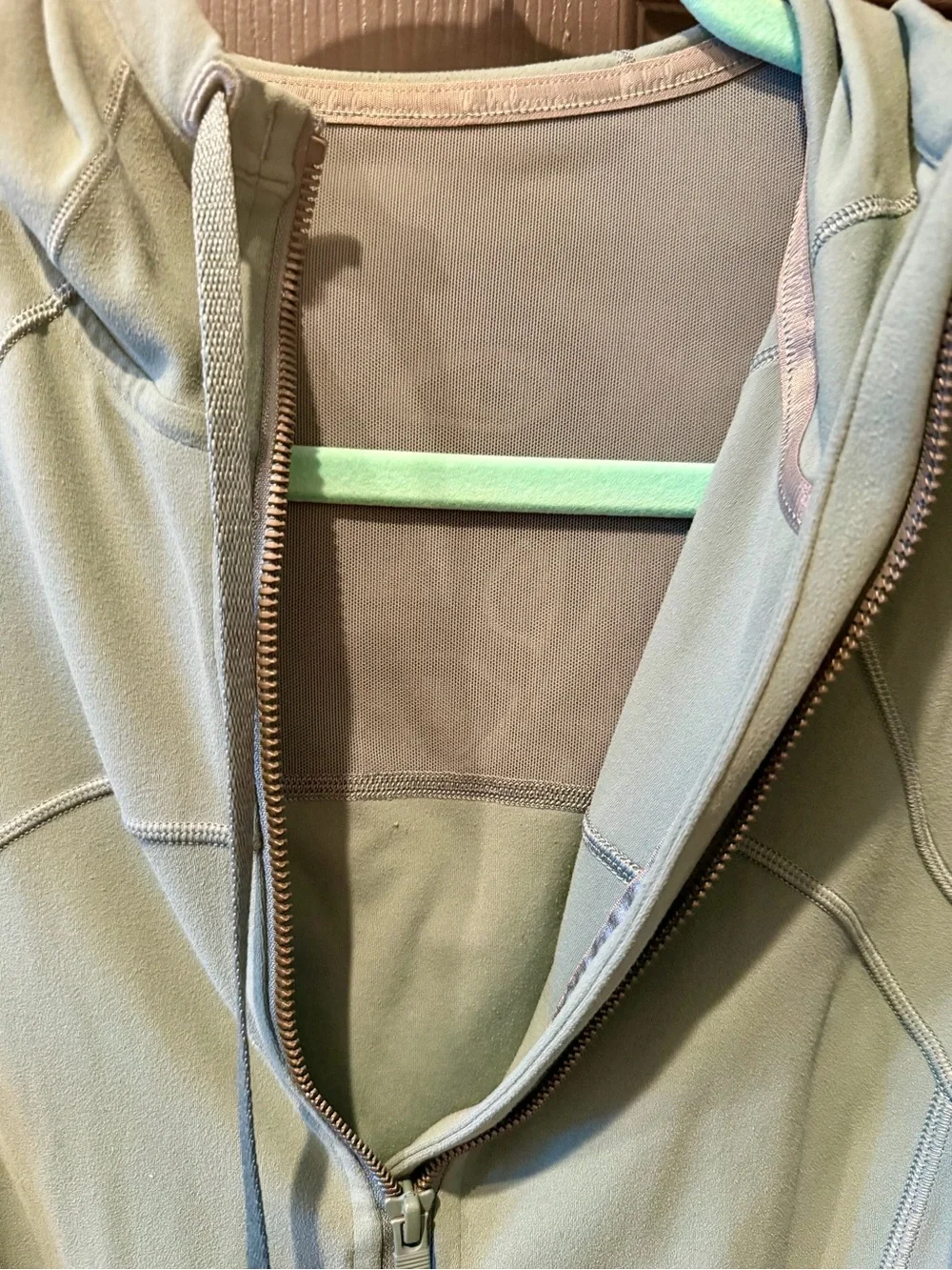 lululemon athletica running sleeves tag